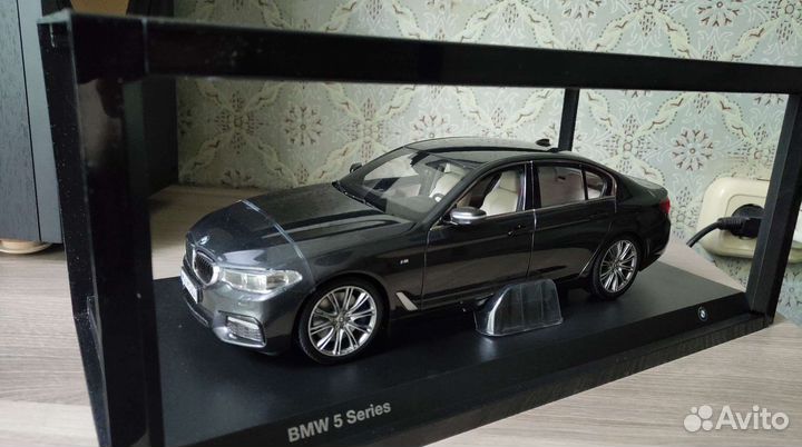 Модель BMW 5er G30 1/18 Kyosho