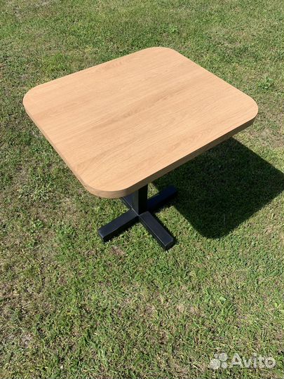 Стол на металлическое ножке