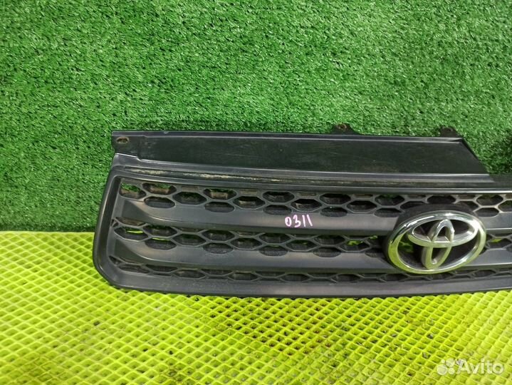 Решетка радиатора Toyota RAV4