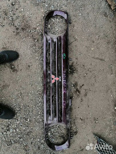 Решетка радиатора Mitsubishi Pajero H57