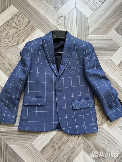 Костюм тройка