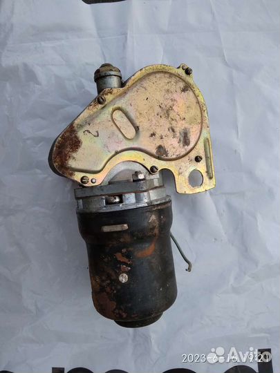 Моторчик стеклоочистителя 12 в