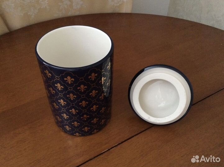 Банка фаянсовая