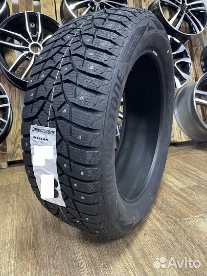 Bridgestone Blizzak Spike-02 245/40 R18 97T