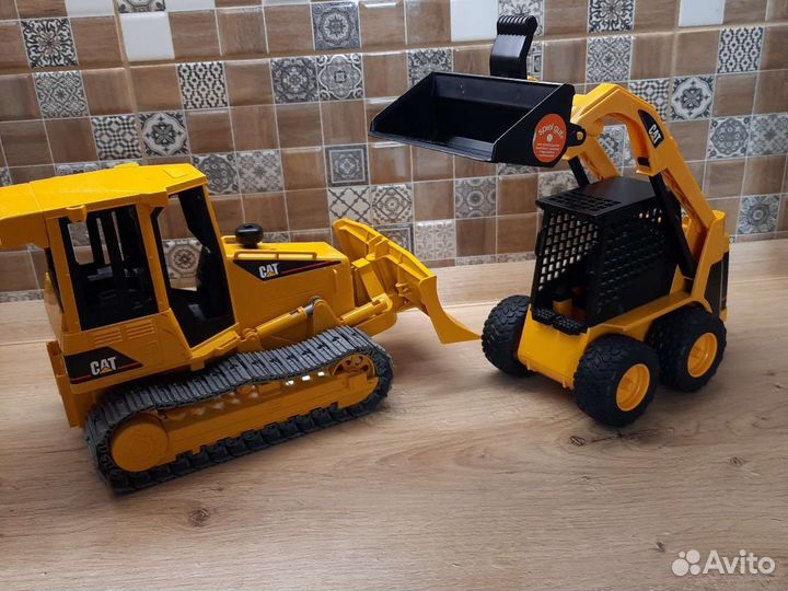 Бульдозер и погрузчик Bruder Caterpillar