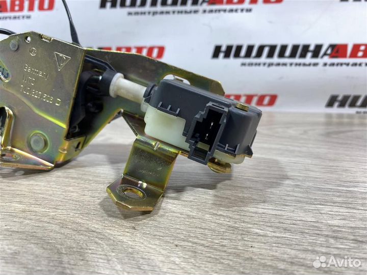 Замок крышки багажника VW Туарег