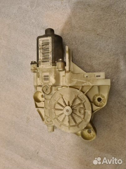 Мотор стеклоподъемника задний правый Ford Focus 2