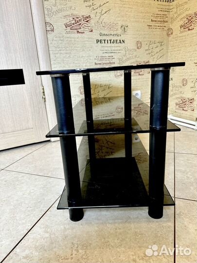 Стеклянная тумба под тв