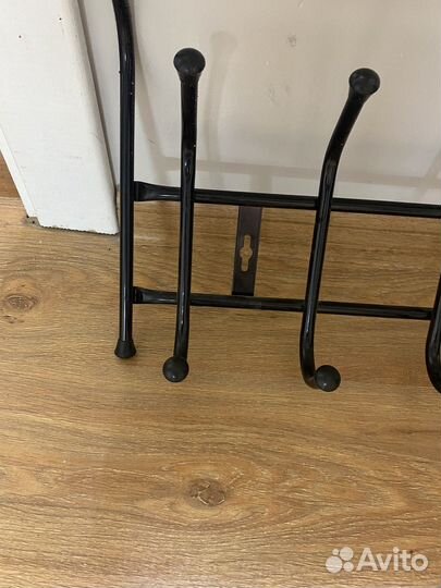 Вешалка настенная металлическая