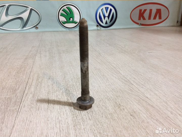 Болт сайлентблока переднего рычага Шкода Октавия