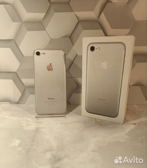 iPhone 7, 32 ГБ