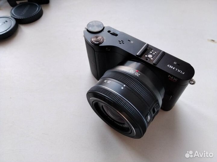 Беззеркальная камера Samsung NX200 Kit