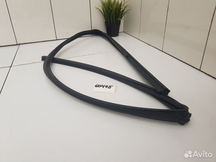 Уплотнитель стекла передний правый (Haval F7)