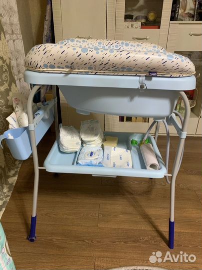 Пеленальный столик Chicco с ванночкой