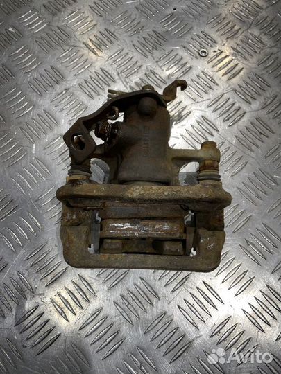 Суппорт задний правый Hyundai Solaris седан G4FC