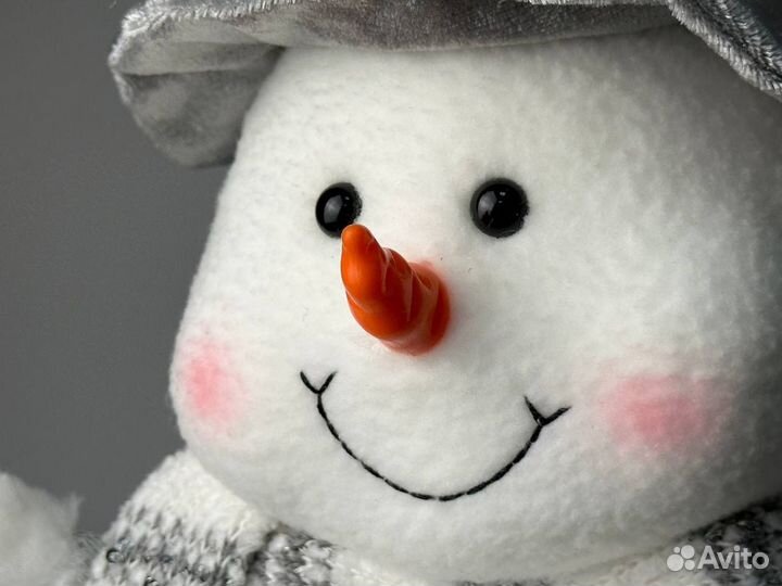 Снеговик под елку