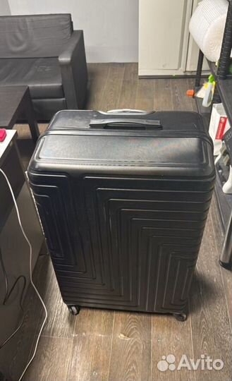 Пластиковые чемоданы на колёсах
