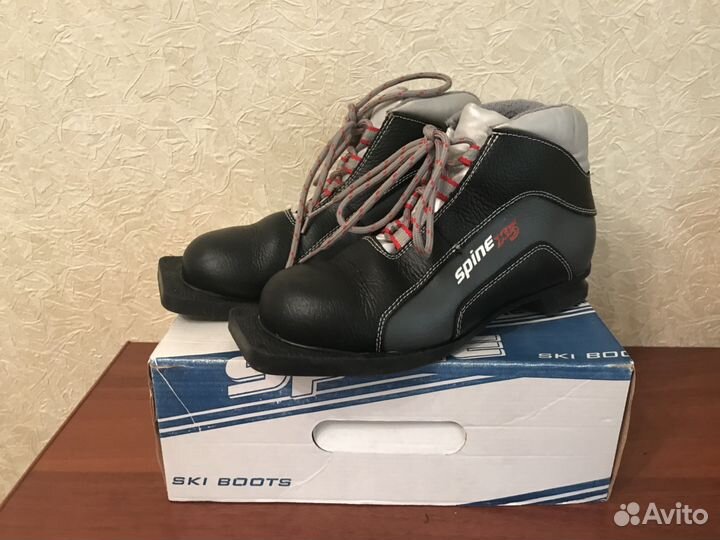 Лыжные ботинки