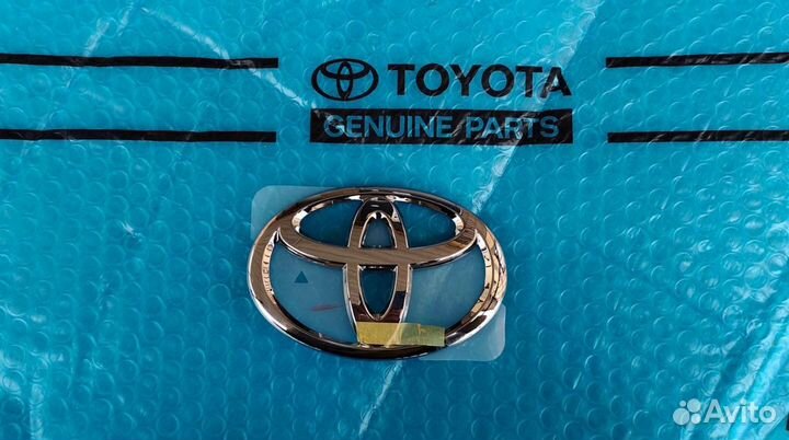 Эмблема задняя Camry 70 Новый оригинал 2018-2023