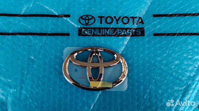 Эмблема задняя Camry 70 Новый оригинал 2018-2023