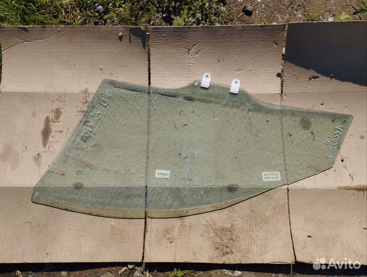 Стекло передней правой двери Honda Accord 7