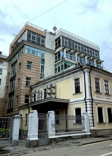 Здание, 2500 м²