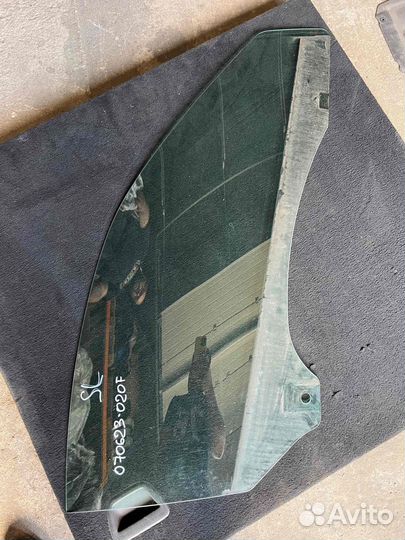 Стекло двери передней правой Mercedes SL R231