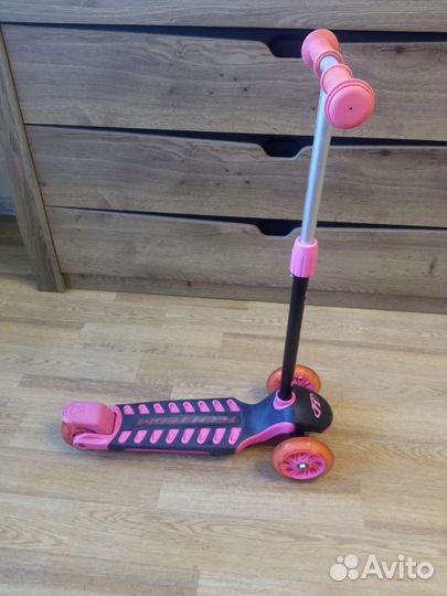 Детский самокат трёхколёсный