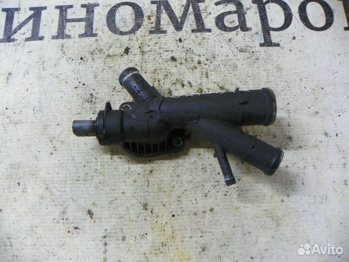 Фланец двигателя системы охлаждения Skoda Octavia