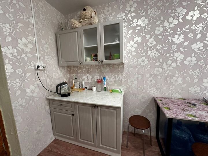 Комната 17 м² в 5-к., 1/4 эт.