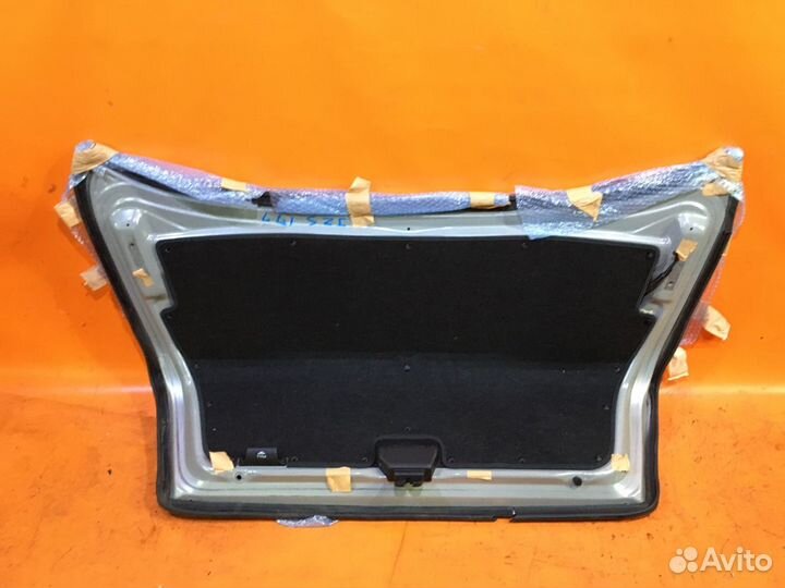 Крышка багажника Toyota Crown majesta UZS171