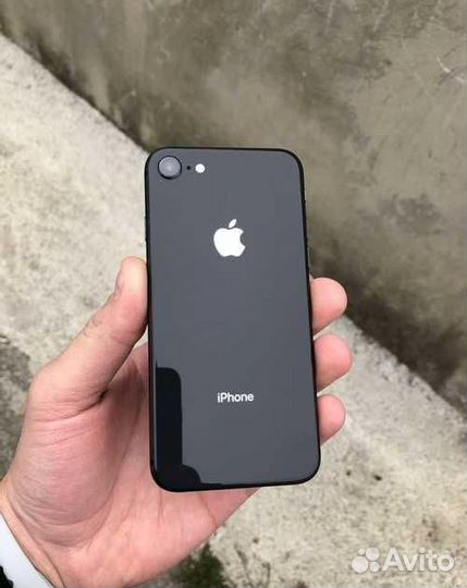 Телефон iPhone 8
