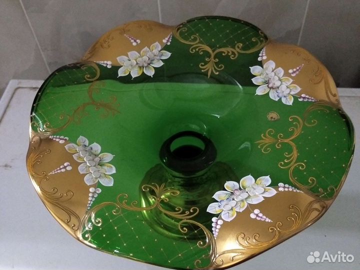 Ваза для фруктов на ножке