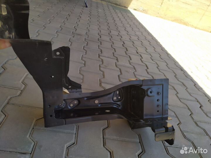 Суппорт радиатора Nissan Patrol Y62