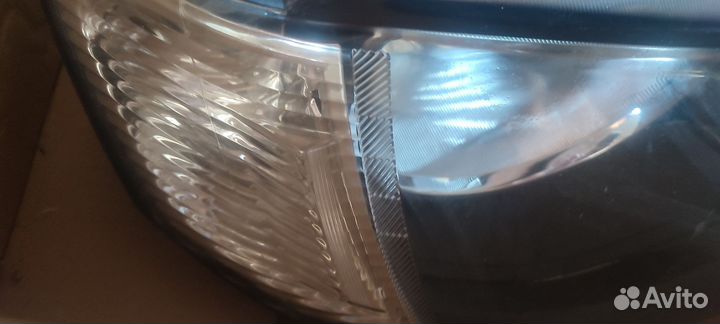 Правая передняя фара L200