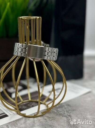 Часы без надписи