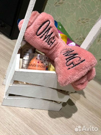 Корзинка с косметикой