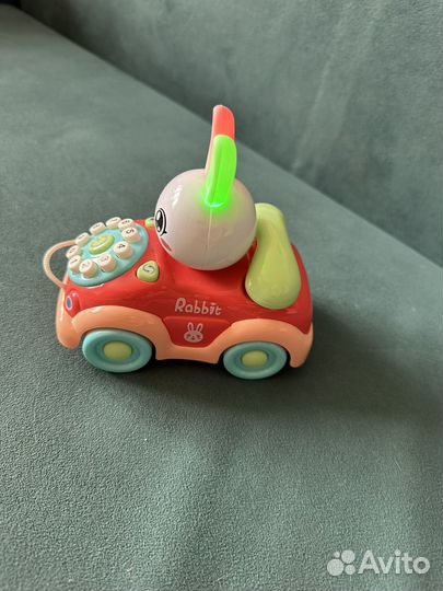Игрушка зайка на машинке музыкальная