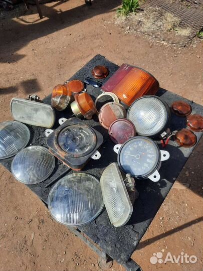Запчасти: стекла,фары, капот газ 24, другое