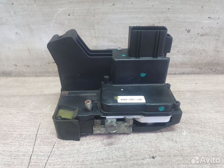 Замок двери передний правый Ford Fiesta Mk5 (2002—