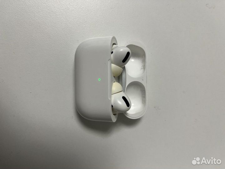Беспроводные наушники apple airpods