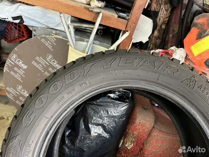 Goodyear Ultragrip 600 215/55 R17 98