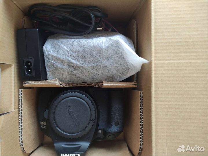 Зеркальный фотоаппарат Canon EOS 600D