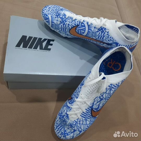 Футбольные бутсы nike