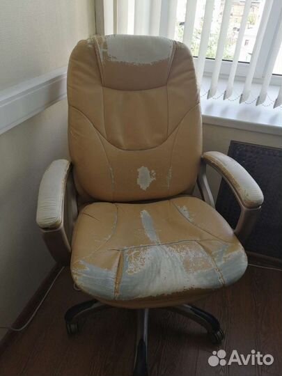 Стул офисный Бюрократ