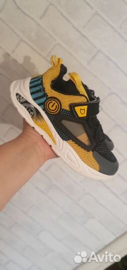 Кроссовки котофей 33