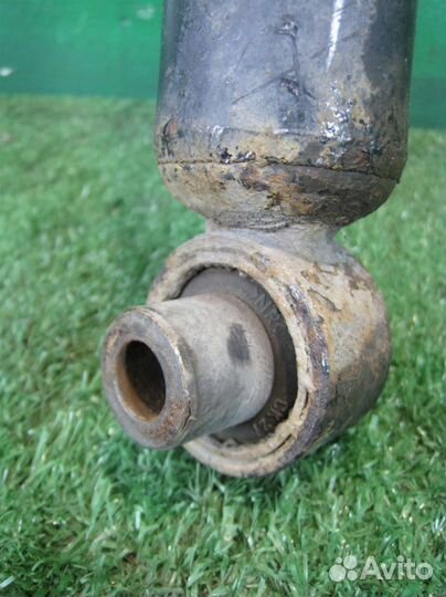 Стойка амортизатора задняя Toyota Auris E18 2015