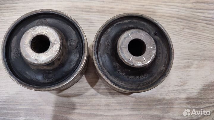 VAG 8S0 407 183 B сайлентблоки 2шт