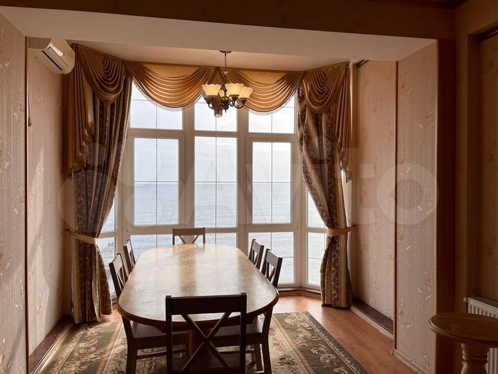 3-к. апартаменты, 82 м², 4/10 эт.