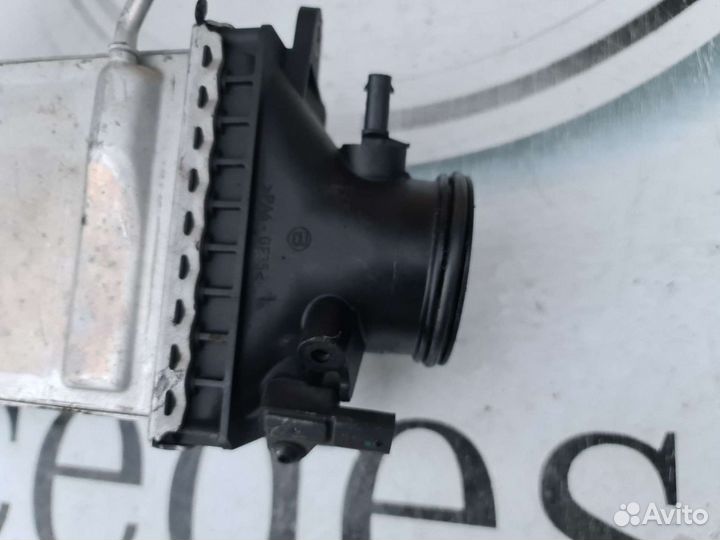 Интеркуллер двигателя M274 Mercedes